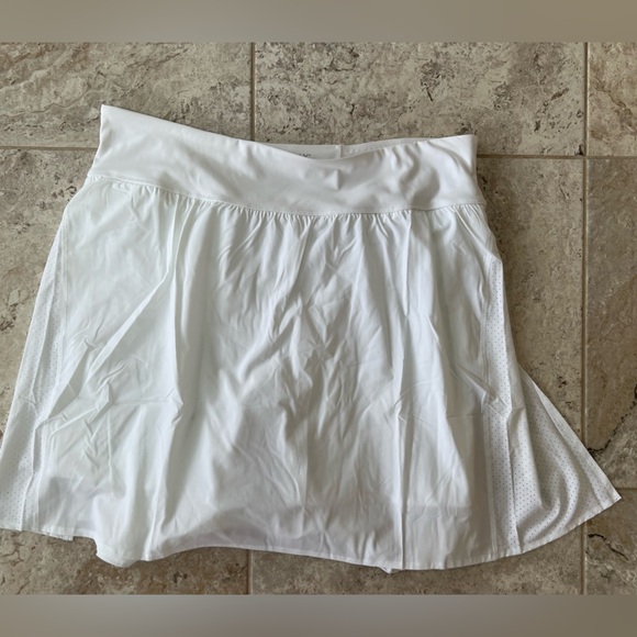 Spanx White Get Moving Skort, size 3X - Picture 6 of 10